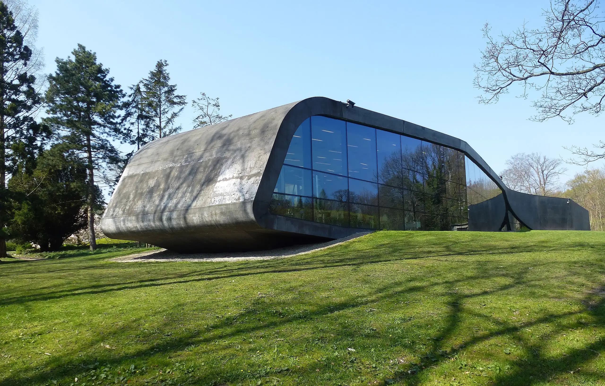 Pioneer of Modern Architecture: Zaha Hadid's 10 Iconic Projects — image 4