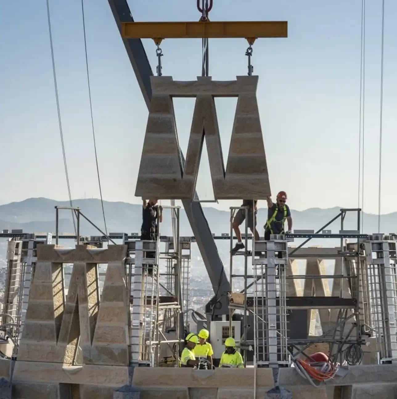 Structural Stone in Sagrada Familia: The Art and Math of Restoration — image 4