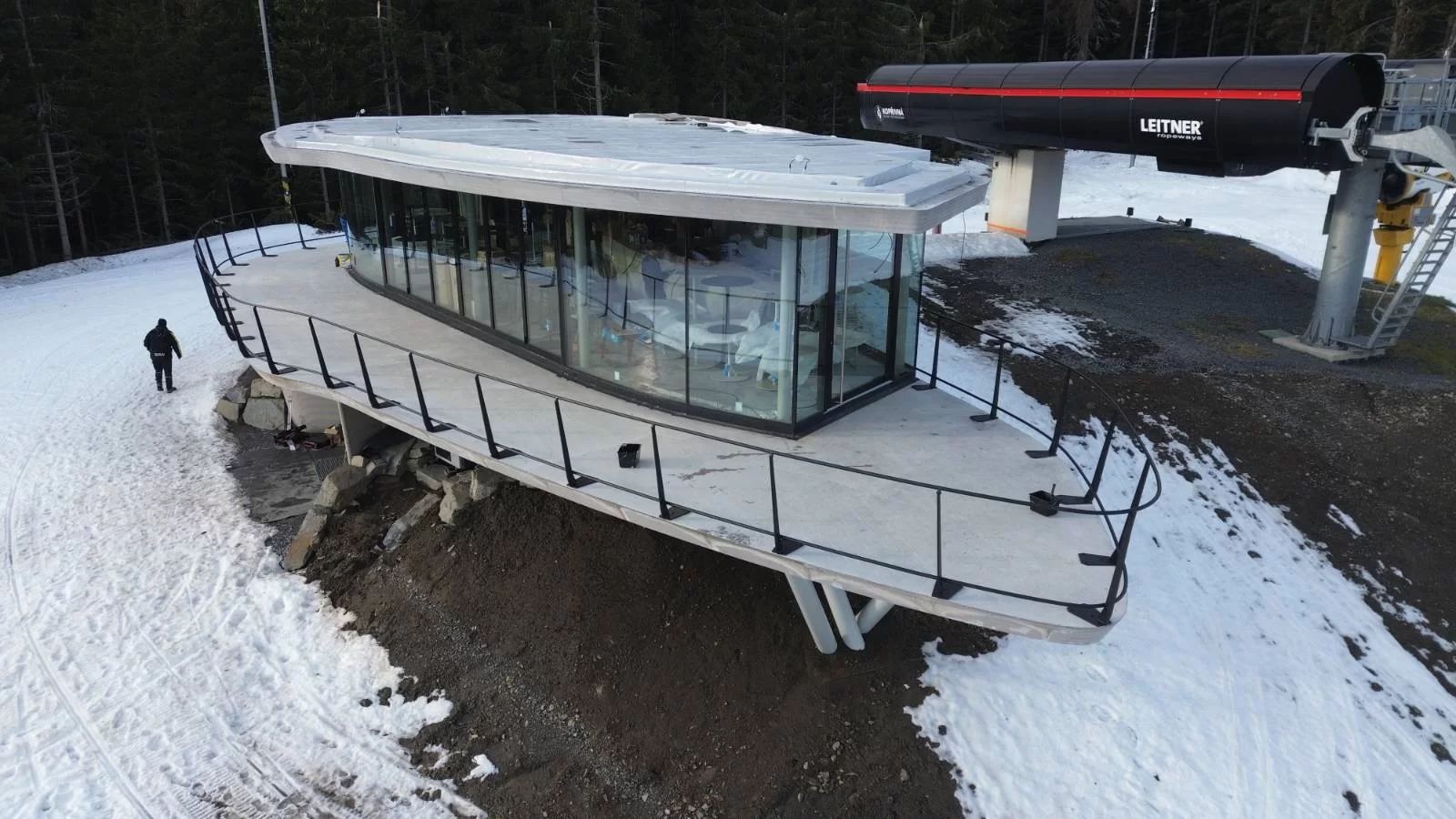 Discover the world's first 3D printed cable car station - a dynamic, sustainable structure that blends seamlessly with its natural surroundings.